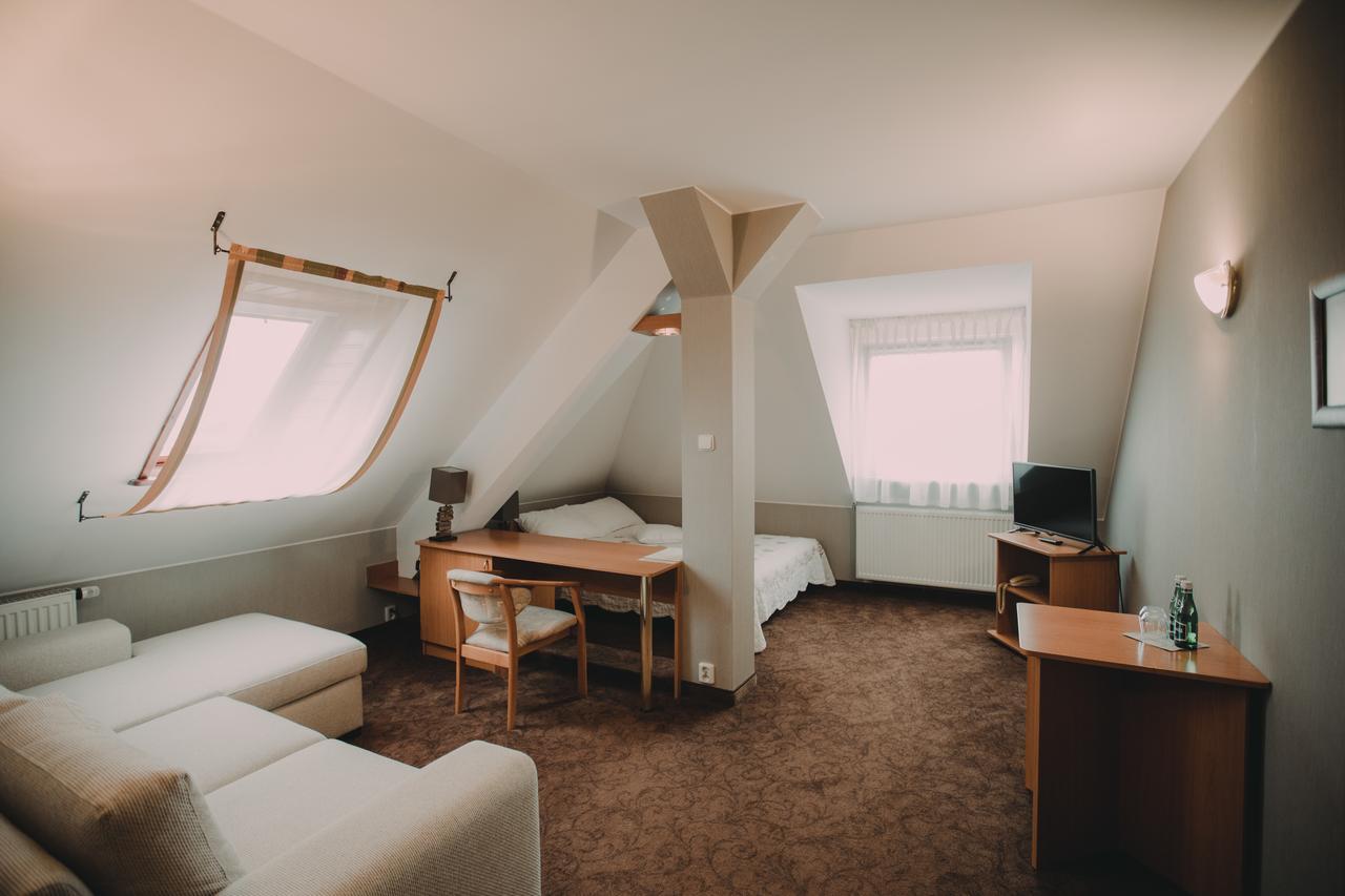 Hotel Restaurant Boss Miloslaw Экстерьер фото