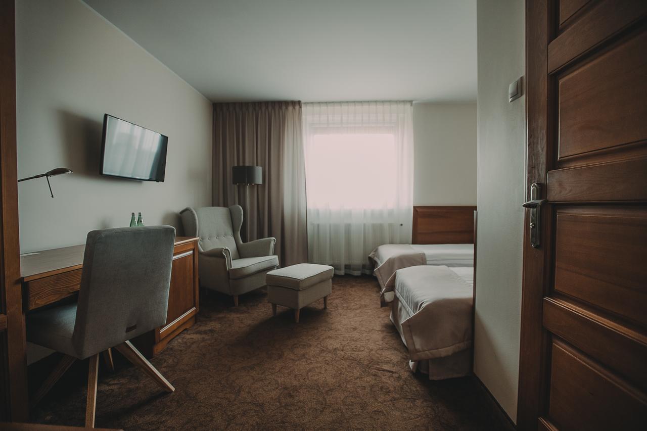 Hotel Restaurant Boss Miloslaw Экстерьер фото