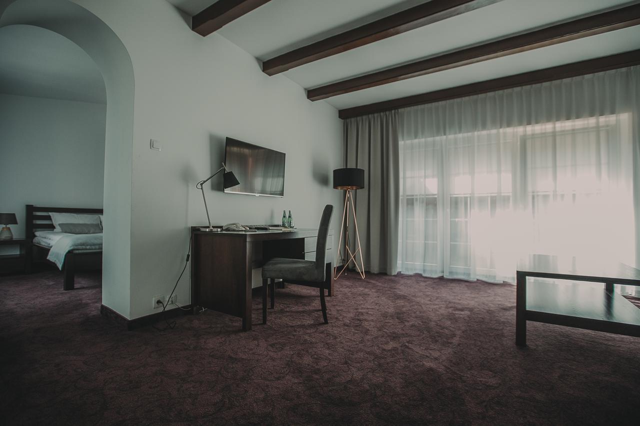 Hotel Restaurant Boss Miloslaw Экстерьер фото