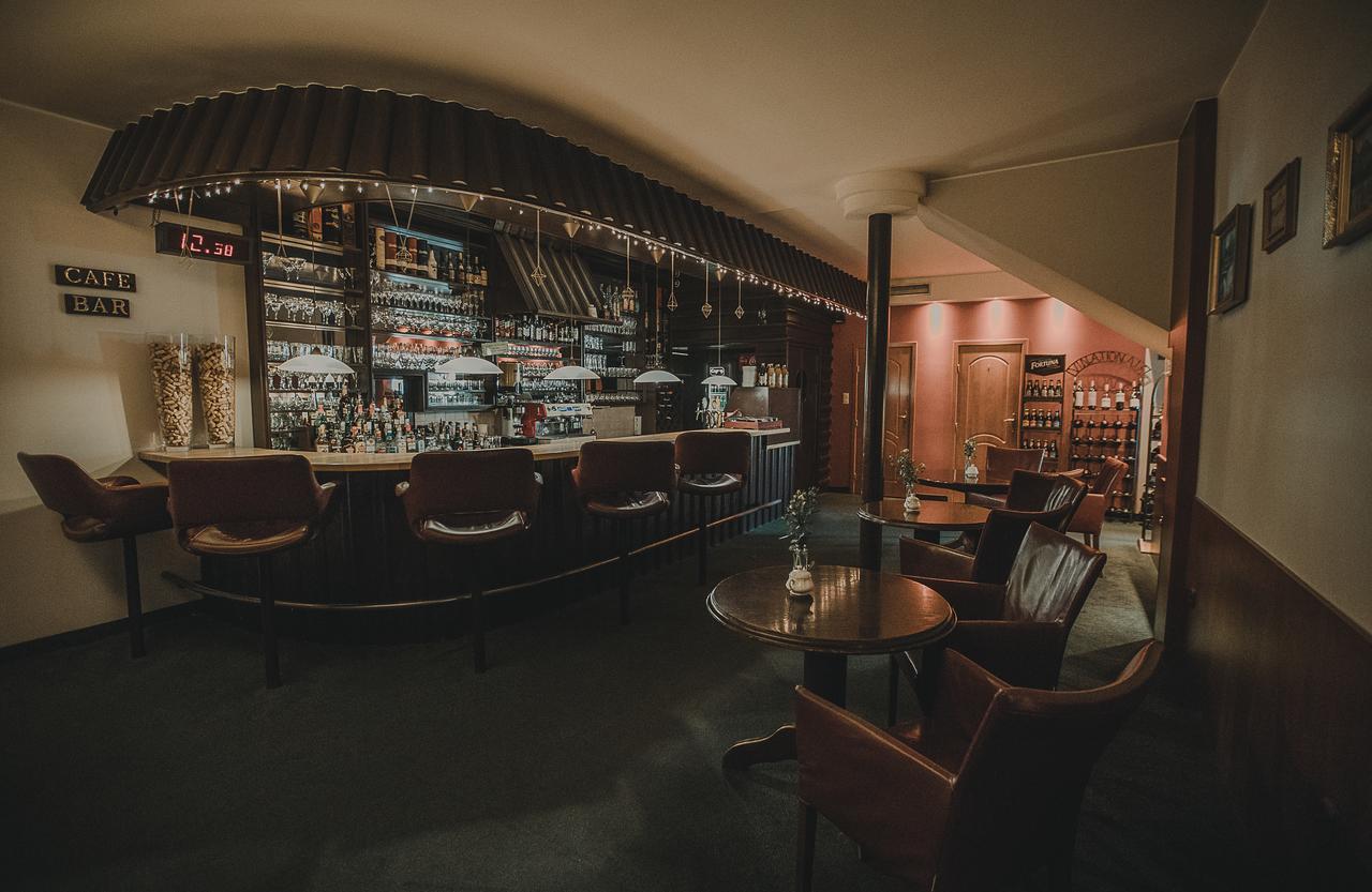 Hotel Restaurant Boss Miloslaw Экстерьер фото